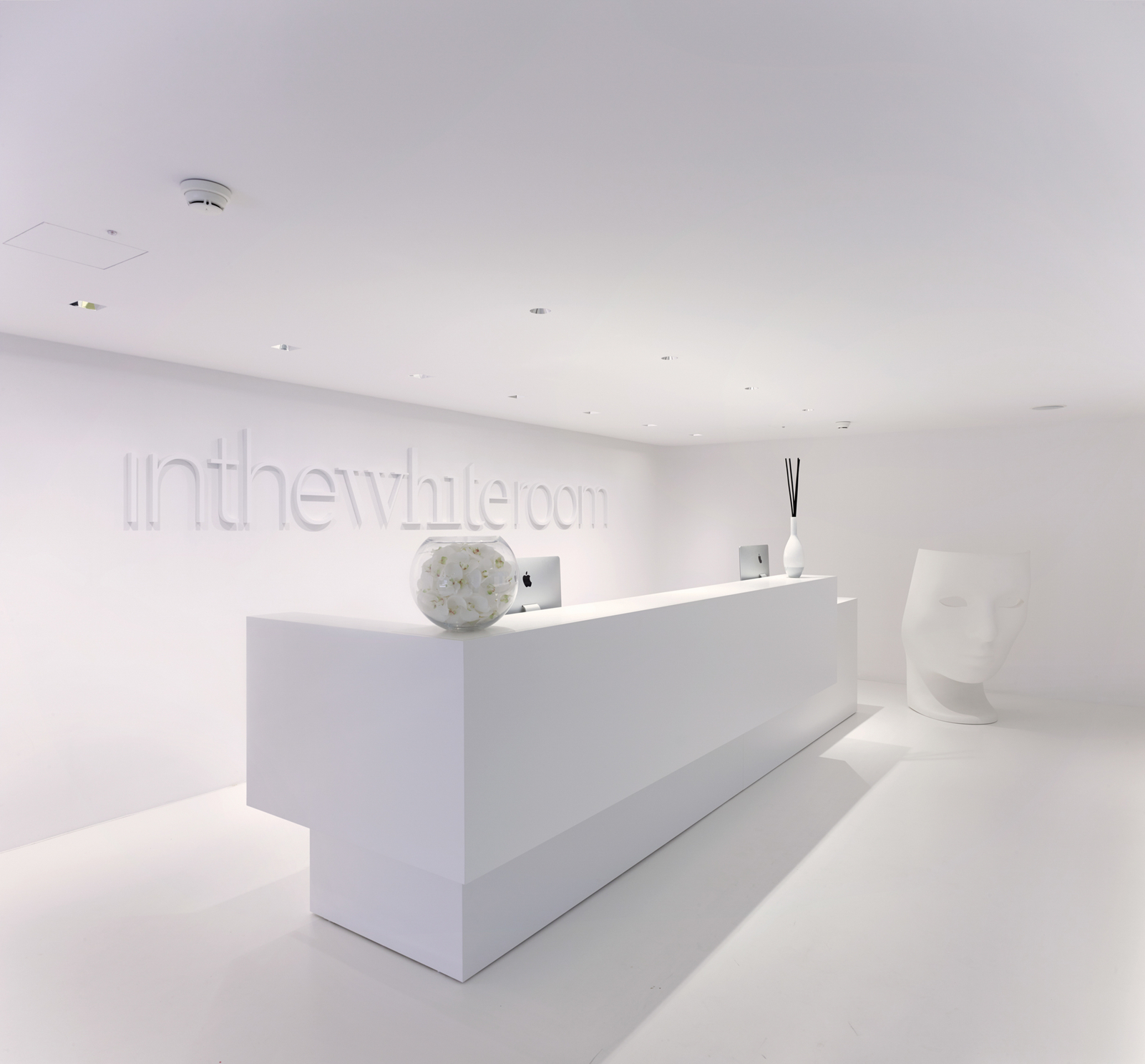 Inthewhiteroom, Basel Picture