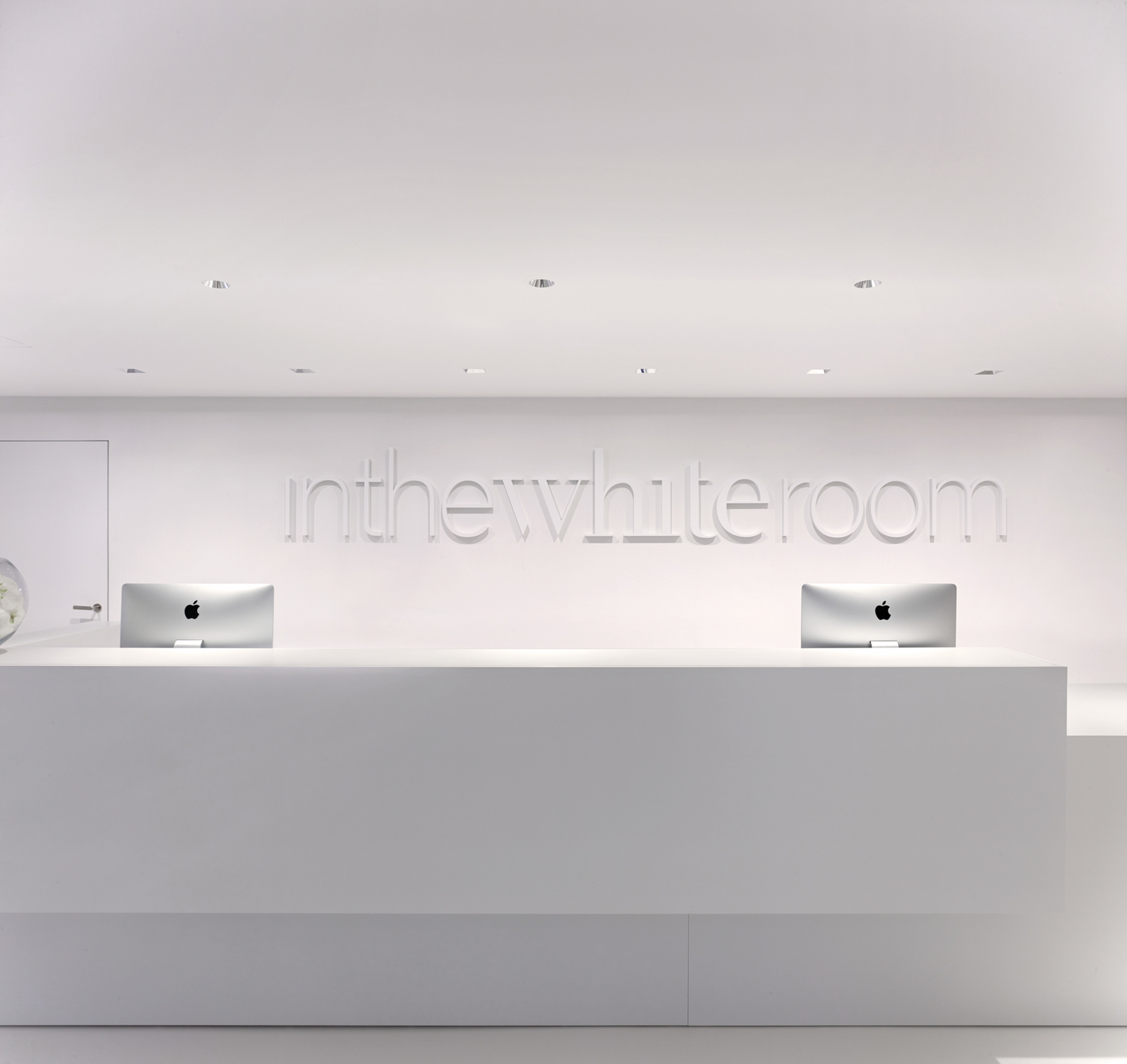 Inthewhiteroom, Basel Picture